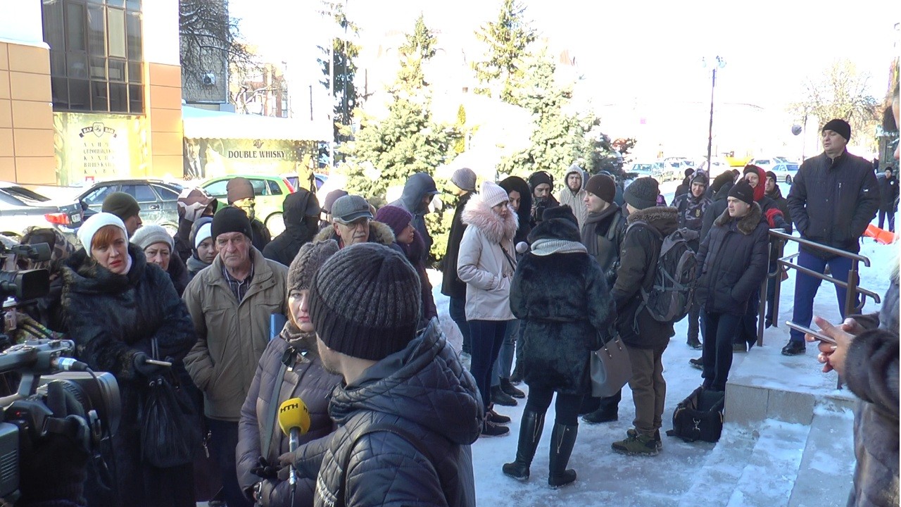 Під обласною прокуратурою відбувся мітинг по справі Саєнко-Левченко