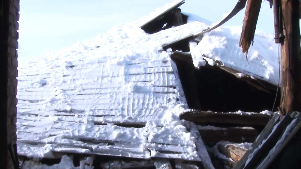 Питання ремонту даху на Гончарова 2а, що впав під вагою снігу, вирішать у міськраді