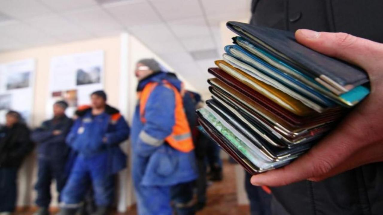 Від першого березня на всій території України почнуть перевіряти документи в іноземних громадян
