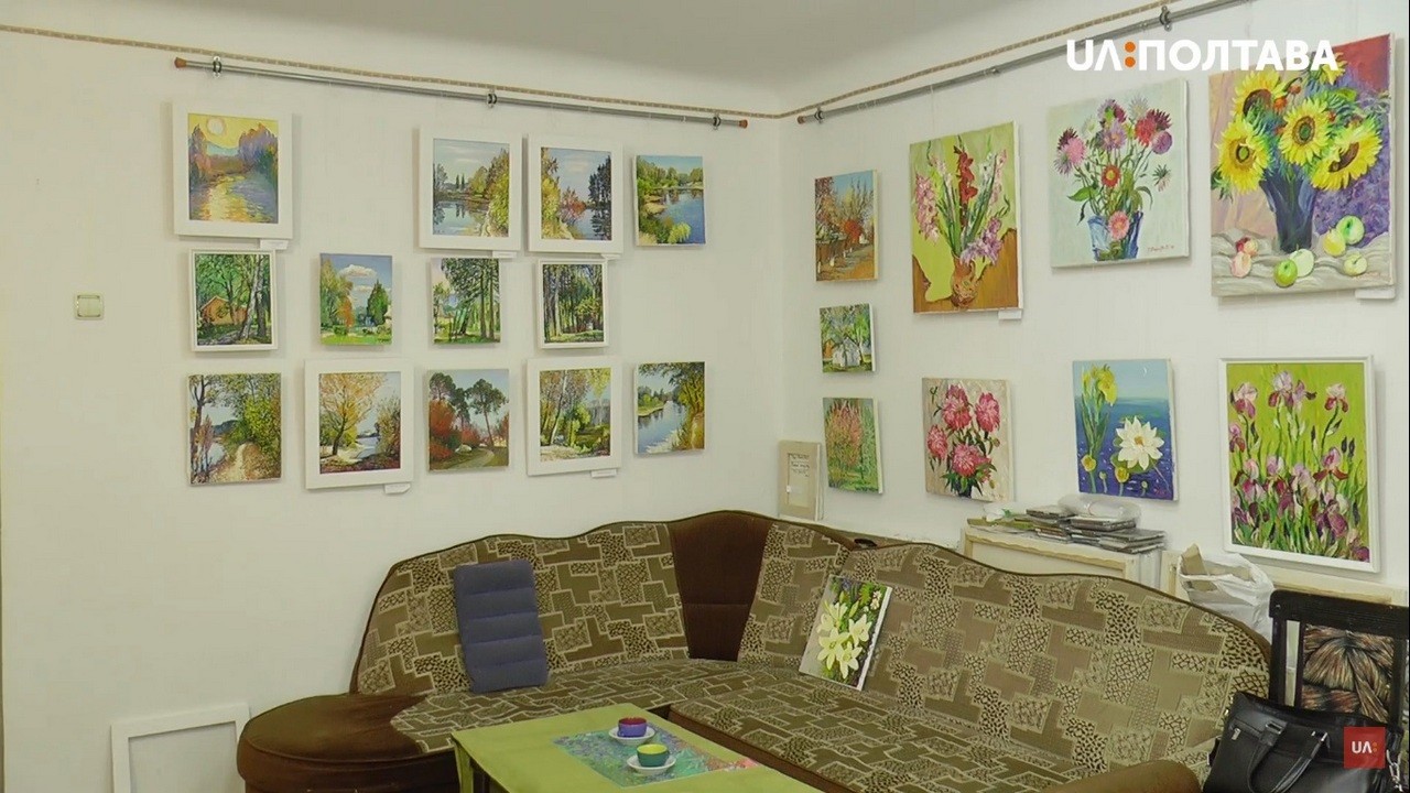 Полтавські художники продають свої картини, щоб відновити згорілий будинок, у підвалі якого розташована їхня майстерня