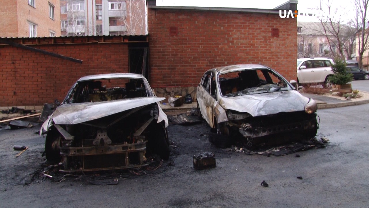 «Умисне пошкодження майна шляхом підпалу»: поліція розпочала кримінальне провадження щодо підпалу автівок
