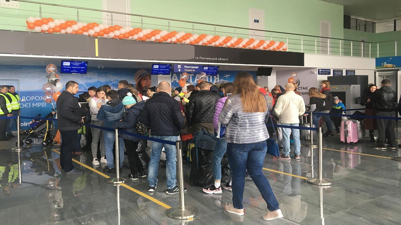 В аеропорту «Полтава» триває реєстрація на рейс до Єгипету