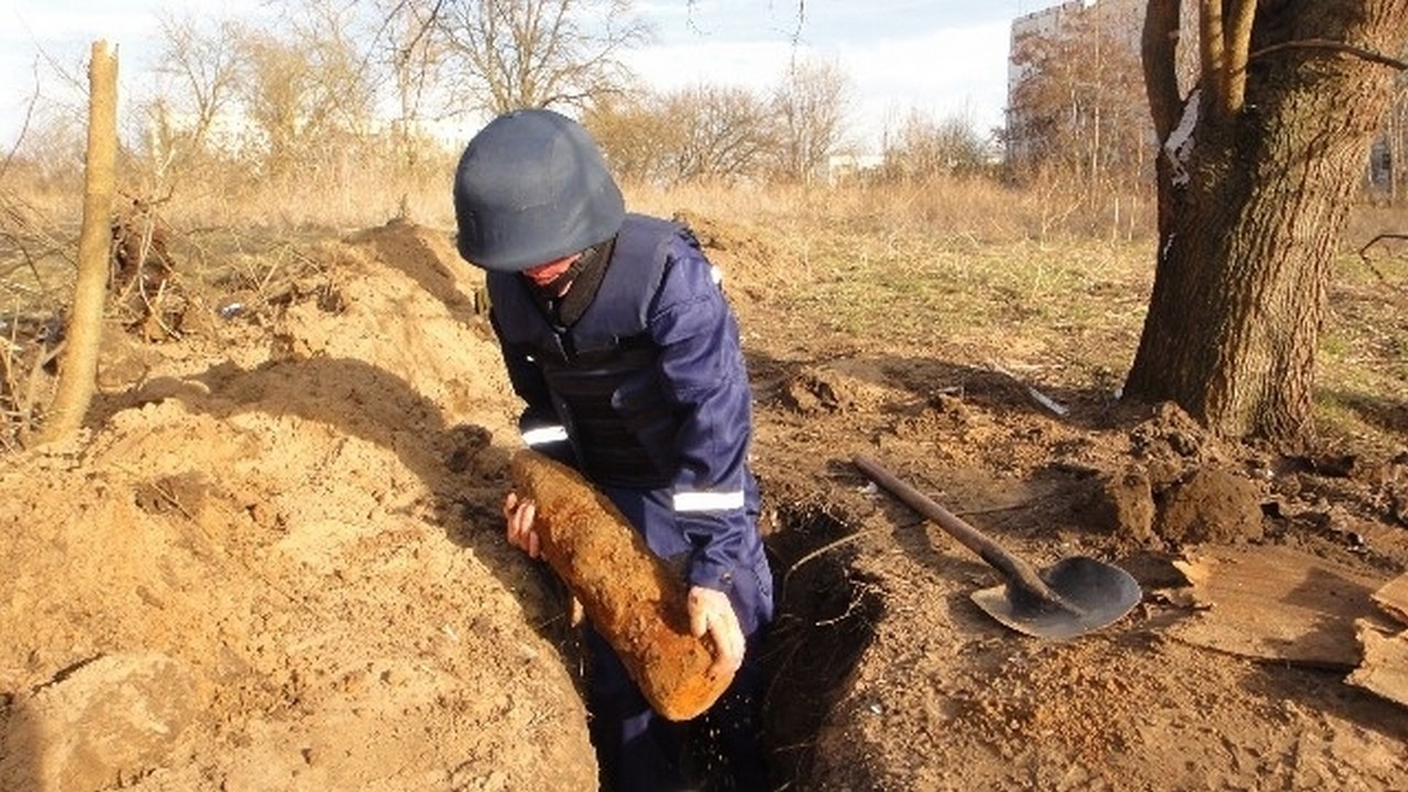 Один артснаряд спеціалісти-вибухотехніки підірвуть в Чутівському районі