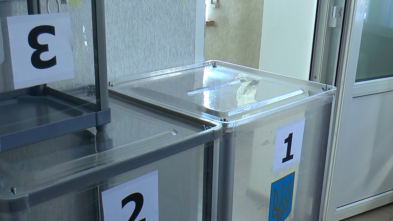 У Полтаві розпломбували скриньки на виборчій дільниці до 20:00